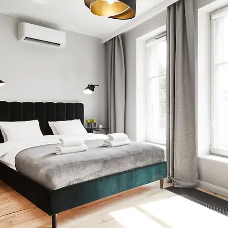 Househost :miodowa 42/4b Apartment *